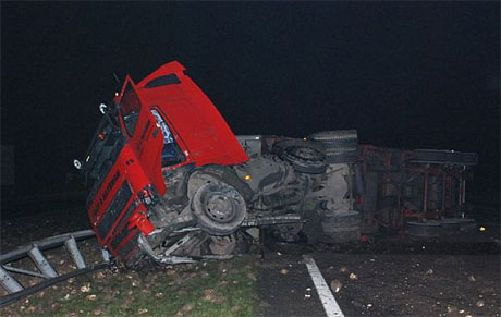 Vrachtwagen Met Bieten Gekanteld Op A7