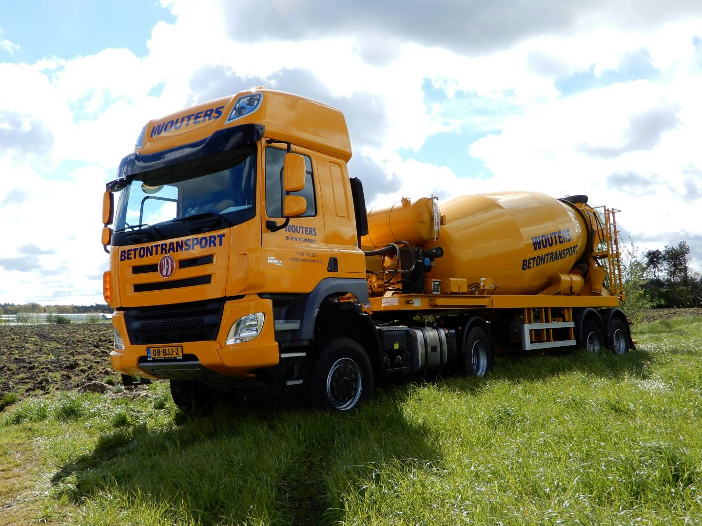 De eerste Tatra is door Truckland geleverd aan Wouters Betontransporten in Rijkevorsel. Het betreft een Phoenix Space Cab 4x4 trekker met Paccar MX11 motor met 440 pk.