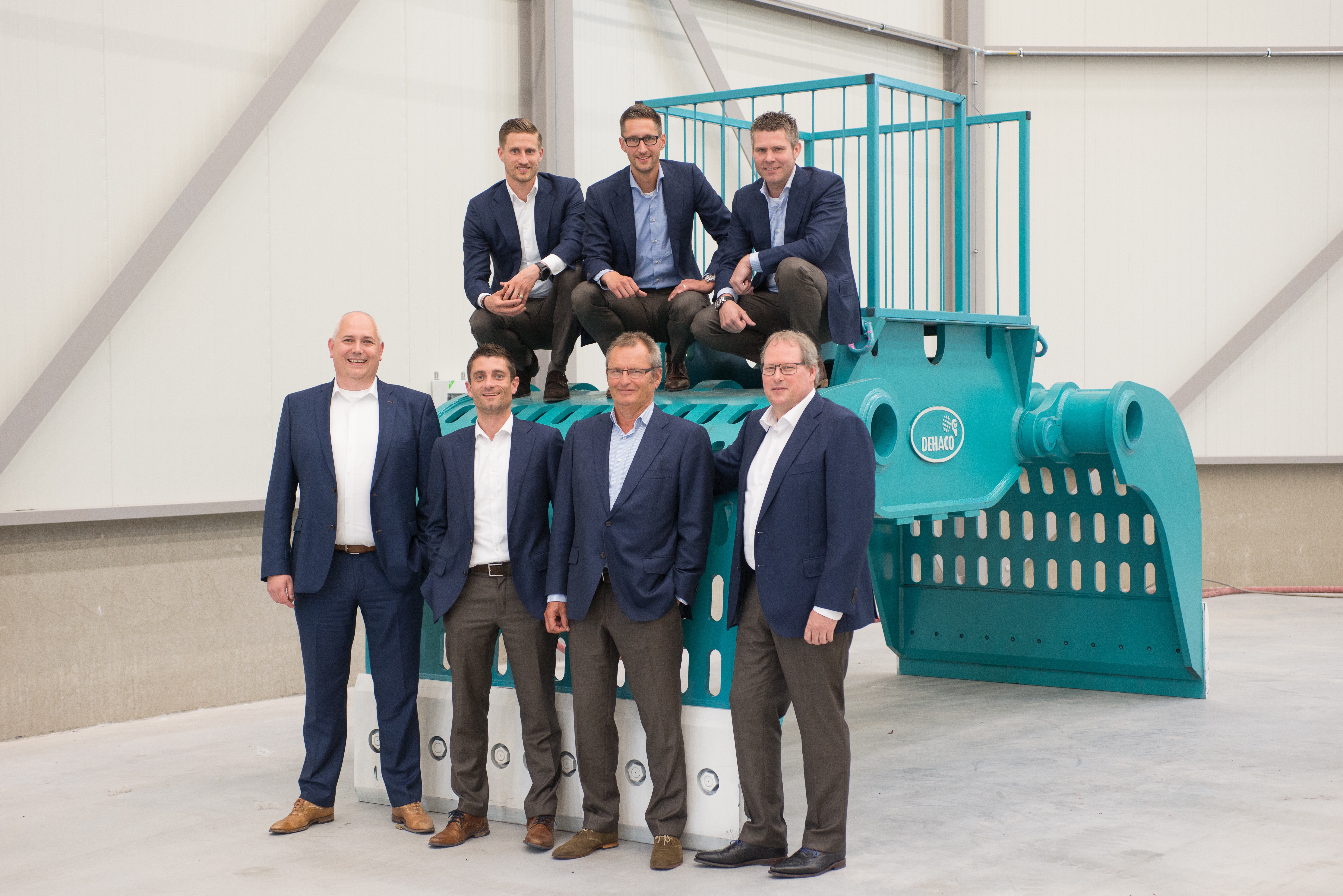 
De oude en nieuwe aandeelhouder op één foto. Bovenste rij, van links naar rechts: Mark Berbée, Hans Berbée en Arnold Horden. Onderste rij van links naar rechts: Jeroen Korporaal, Martijn van Duyvenvoorde, Frank Berbée en Arno Schermers.