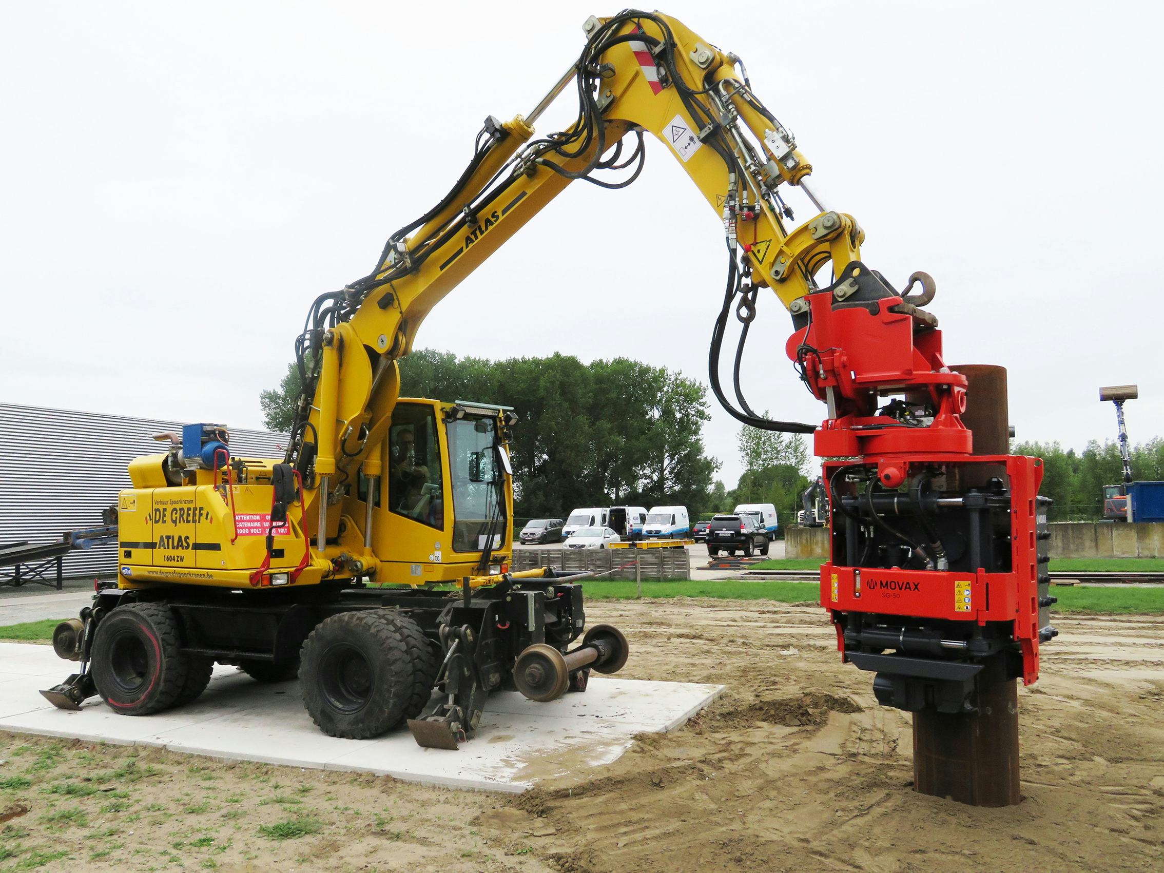 Movax SG50 heimachine op Atlas spoorwegmachine
