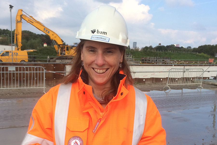 Bramske van Beijma: 'Voorlopig zijn en blijven er veel machines met dieselmotoren. Elektrificatie van zwaar bouwmaterieel laat nog op zich wachten. Het gebruik van GTL kan daarom een uitkomst zijn.'  Foto: Annemiek Tromp