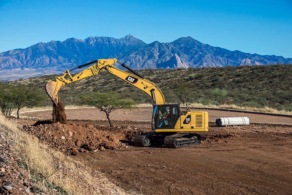 De nieuwe Cat 323 in actie in de bergen bij het trainings- en demonstratiecentrum van Caterpillar in het Spaanse Málaga. 