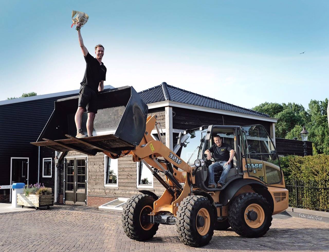 De Case 321F is uitgerust met instelbare high-flow functie van 130 liter per minuut.