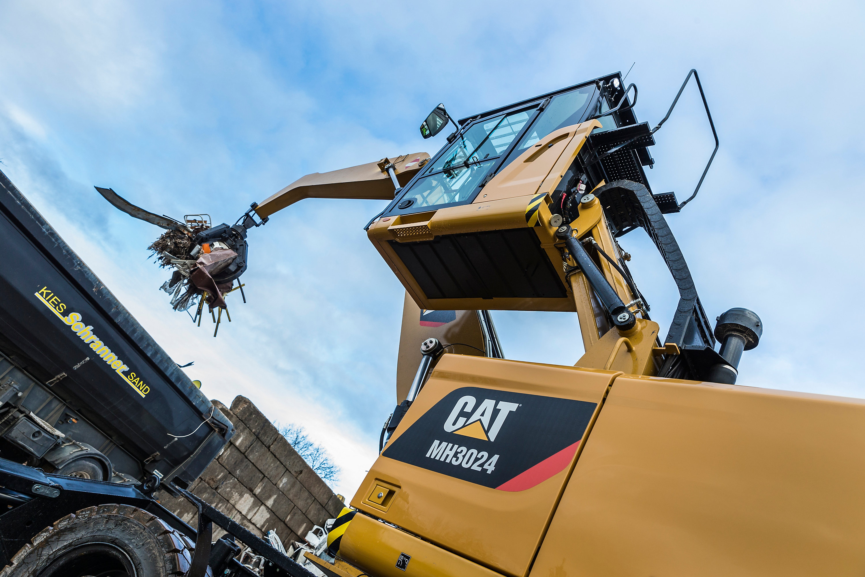 De nieuwe grijpers zijn zo ontworpen dat uitrustingsstuk en machine exact bij elkaar passen. Cat claimt daardoor een tot 15% verlaagd brandstofverbruik.