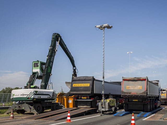 De weegbrug van Mobielwegen.com ligt met een half uur op de plek en heeft een capaciteit van 60 ton.