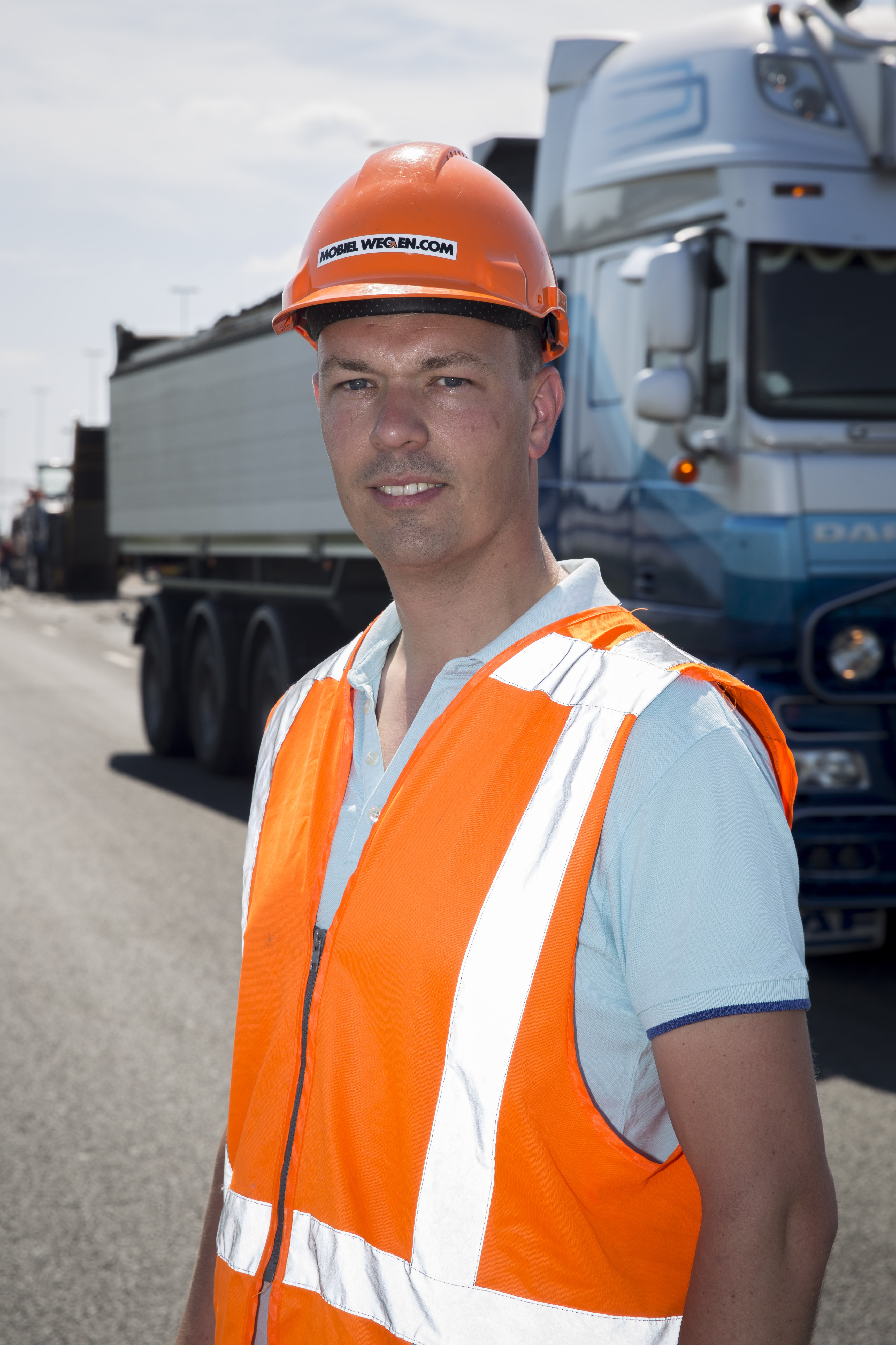 Corrad Goesten reist met zijn mobiele geijkte weegbrug stad en land af.