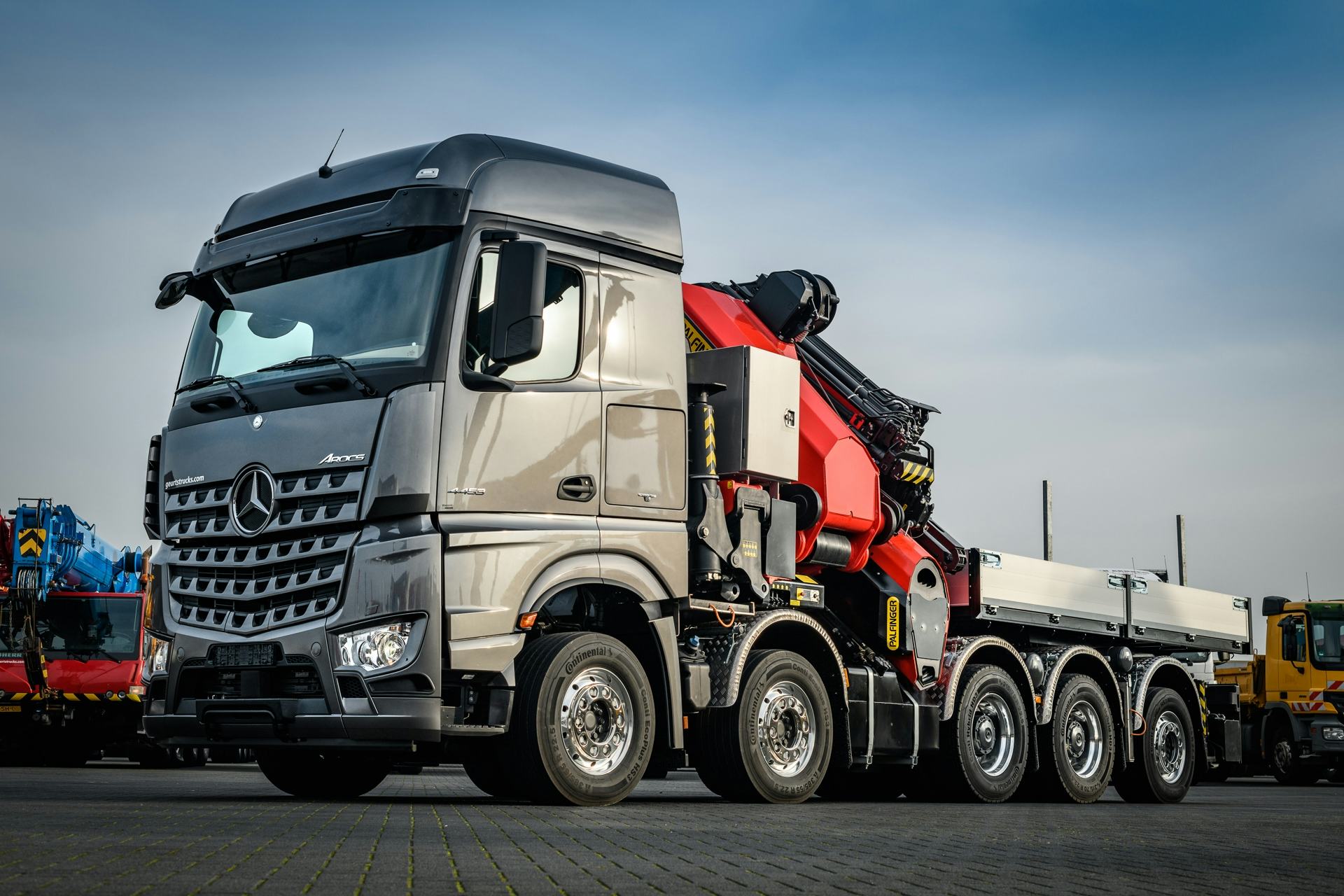 165 tonmeter Palfinger autolaadkraan op Mercedes Arocs