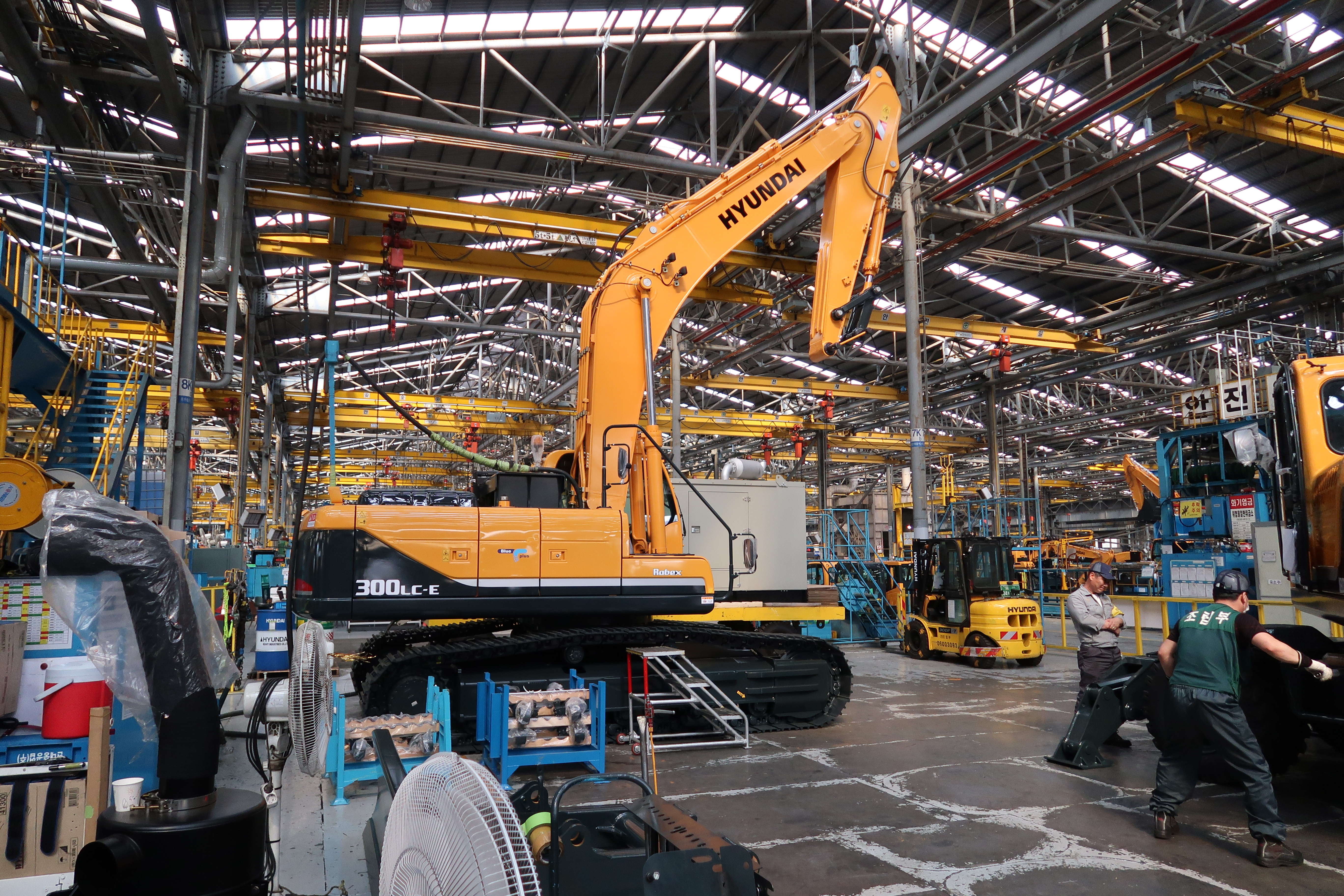 Exemplaar van de 300 LC-E in de Hyundai-fabriek in Ulsan.