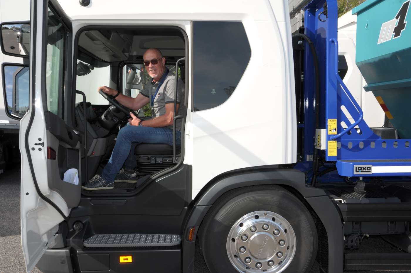 Lage instap en heel veel zicht vanuit de L- cabine.