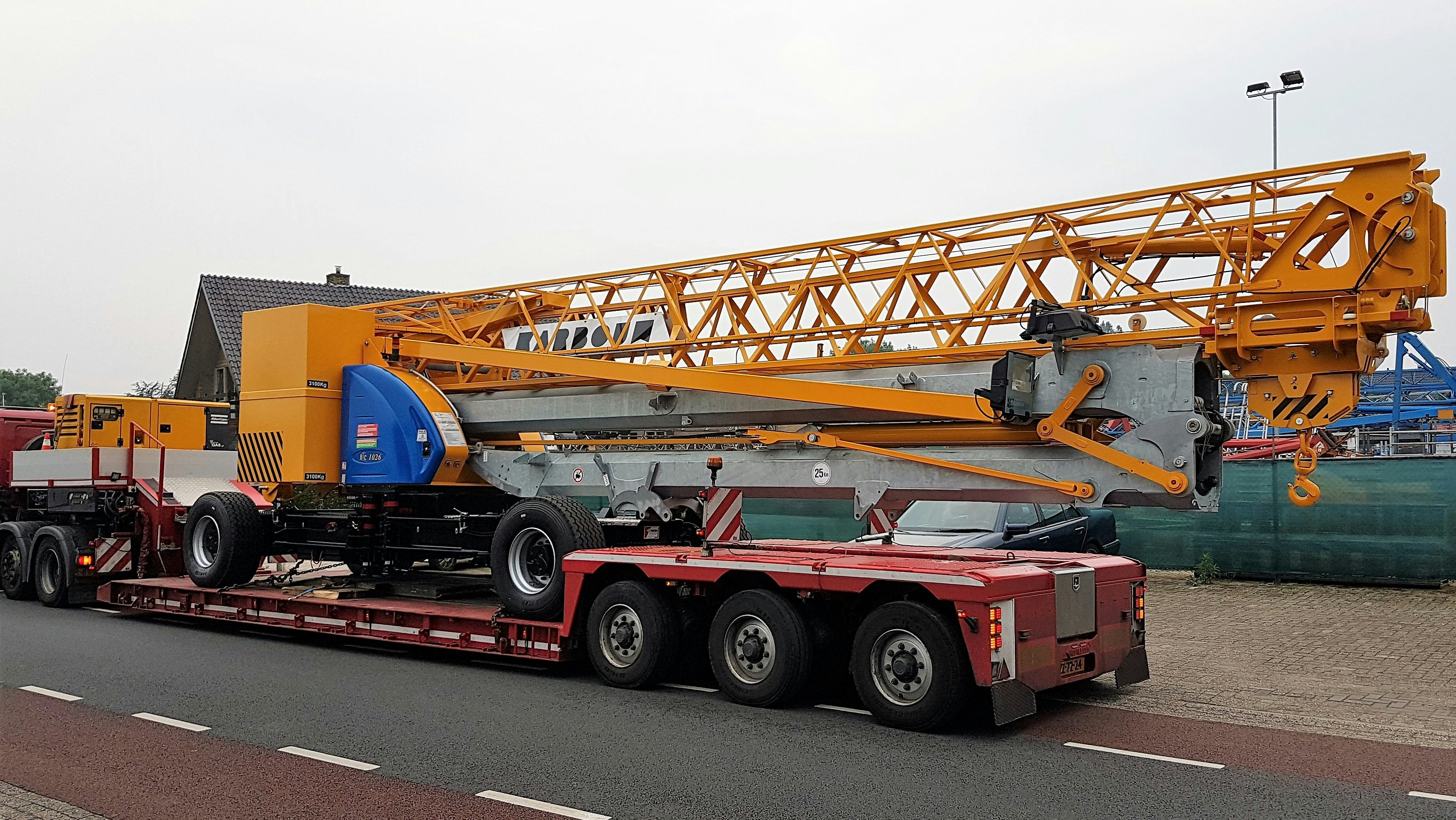 Bulten Bouwmaterieel levert nieuwe bouwkraan aan Karbouw