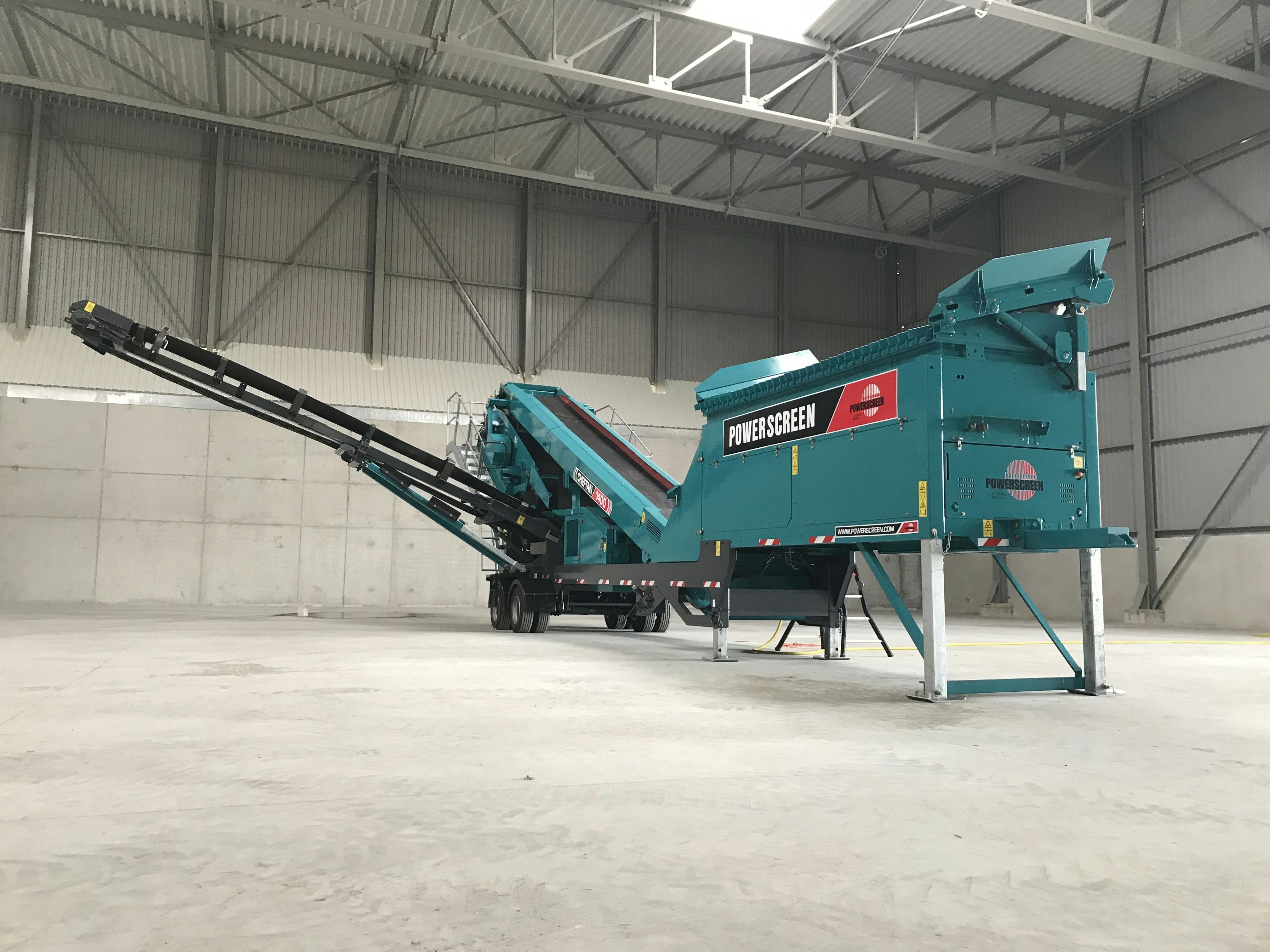 Elektrische Powerscreen Chieftain 1400 voor overslag kunstmest