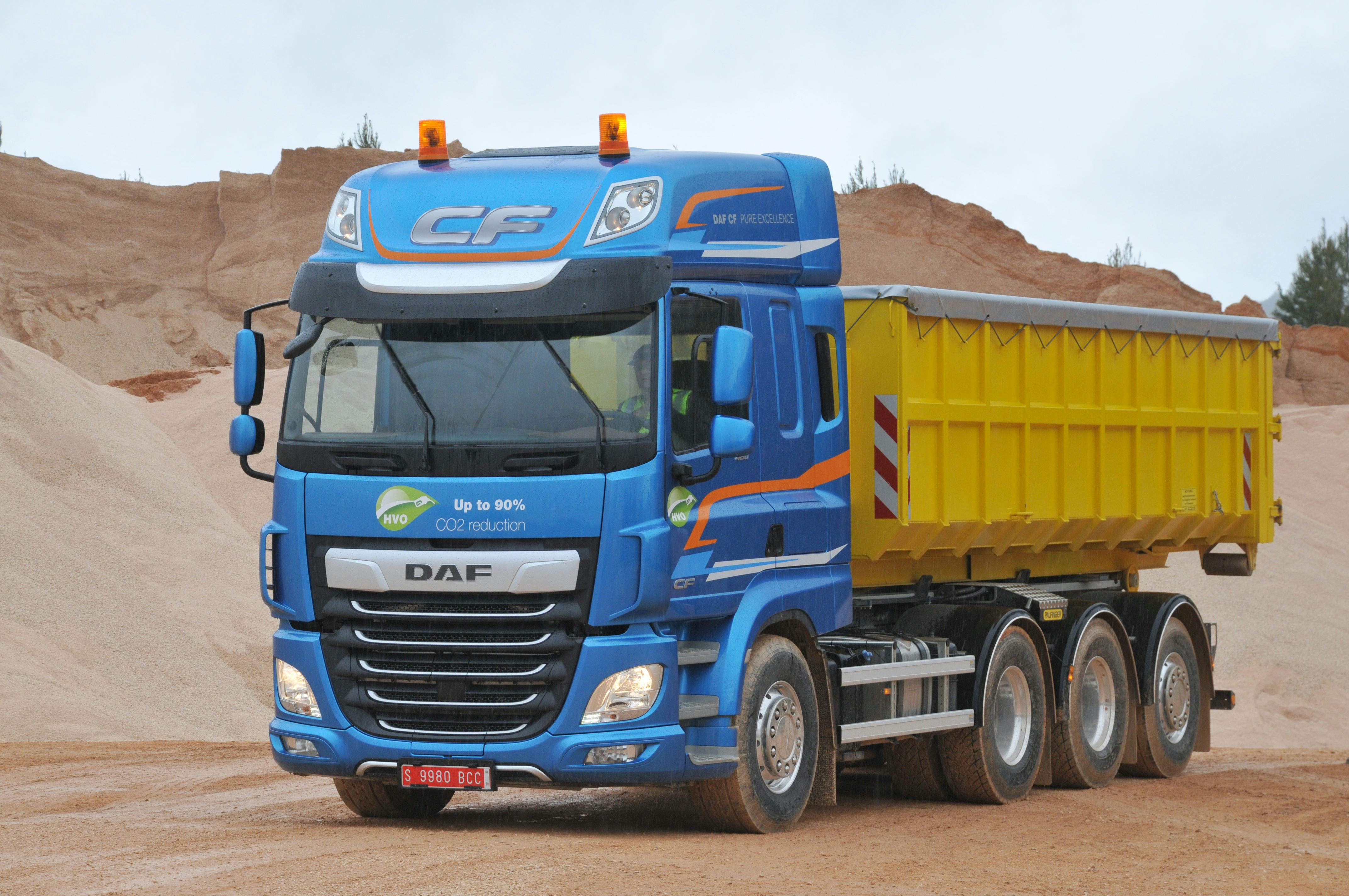 Nieuw is deze FAW-configuratie met een sturende 8-tons naloopas.