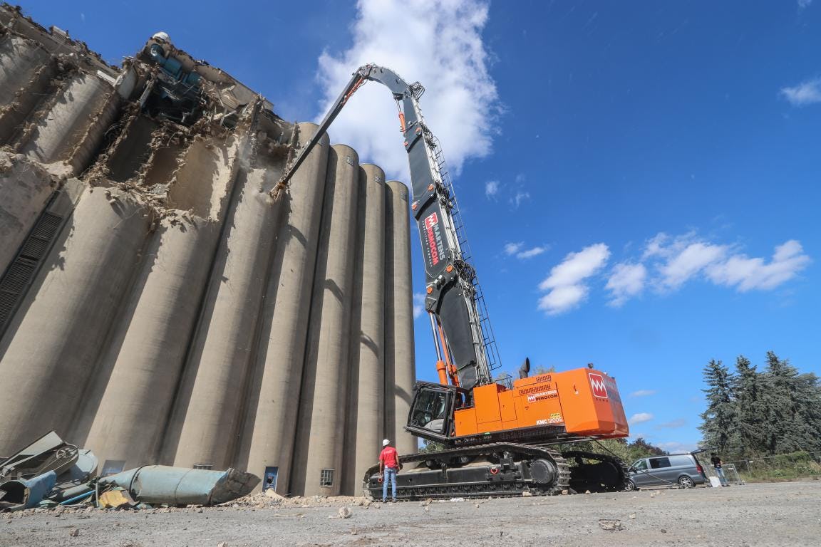 170-tons KMC 1200S met 51 meter sloopgiek in Nederland opgebouwd