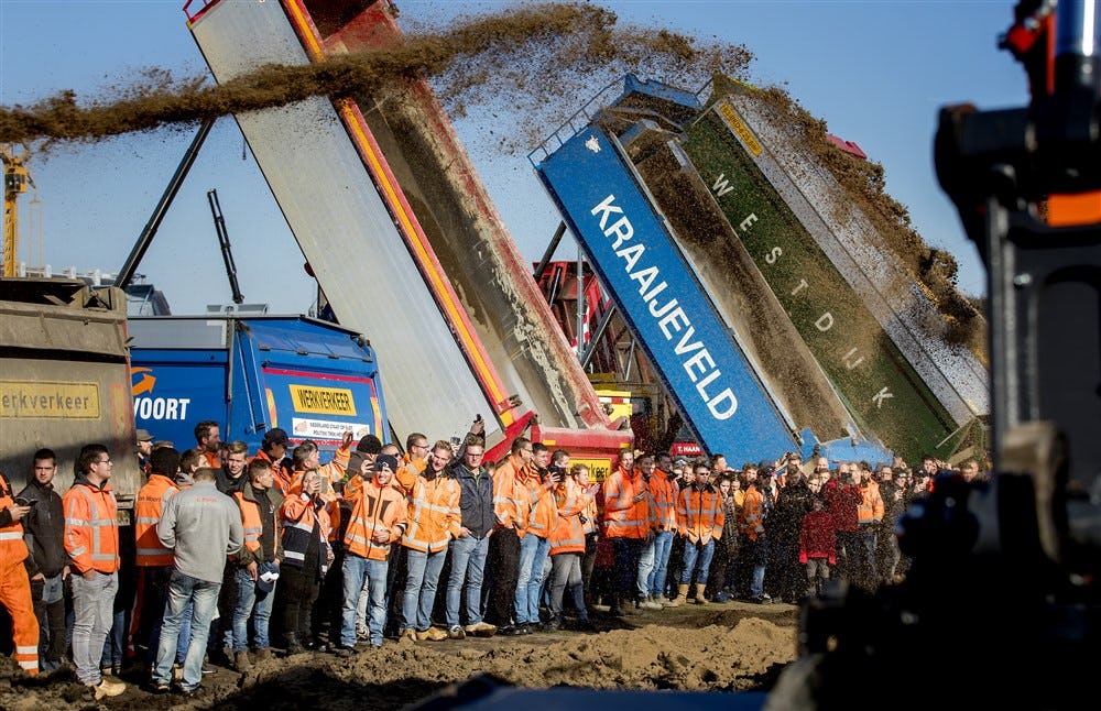 Een drukbezochte actiedag van de bouw-en grondverzetbranche op woensdag 30 oktober op het Malieveld in Den Haag.