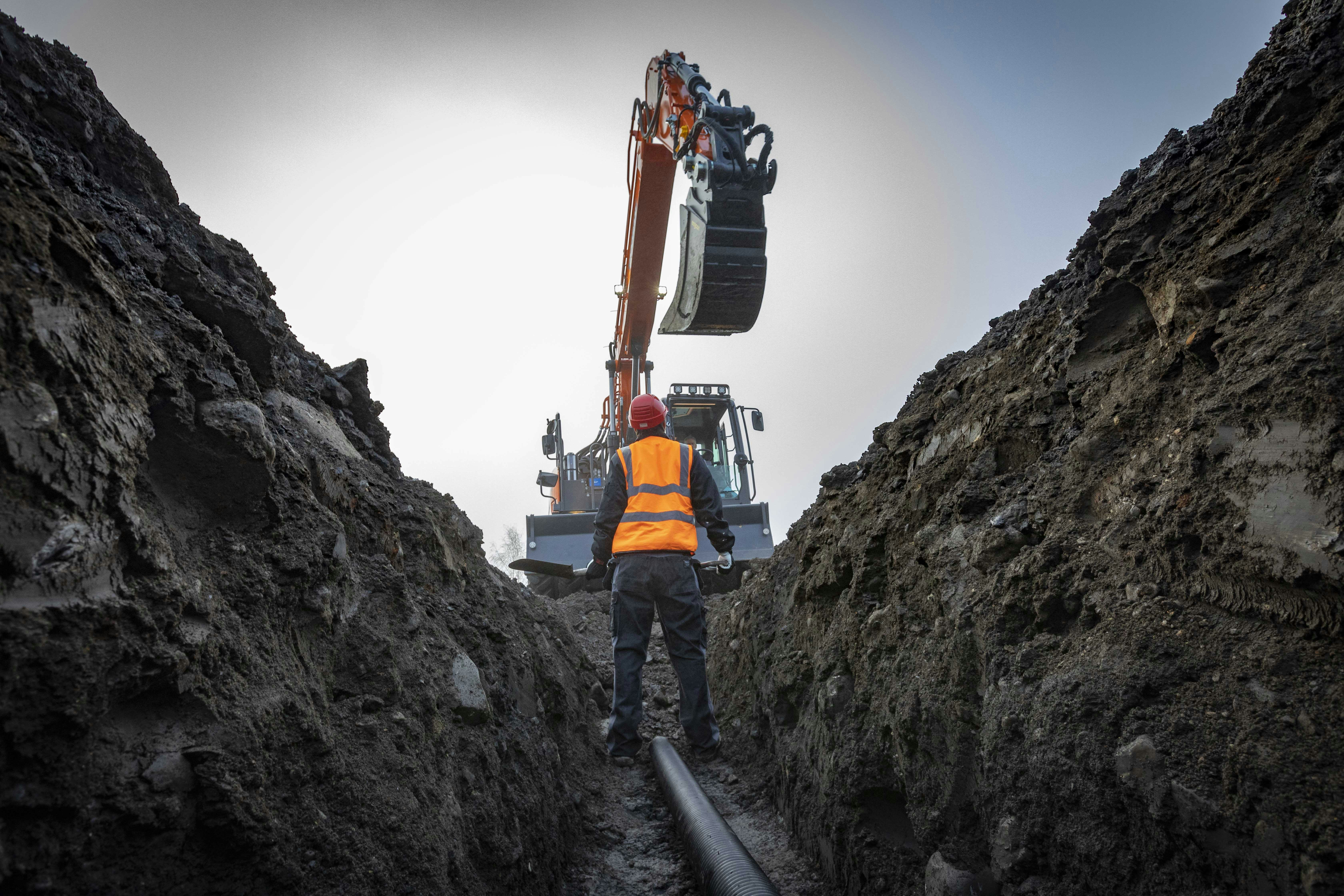 Engcon vecht tegen onveiligheid: zwaailicht en alarmsignaal bij fout aankoppelen