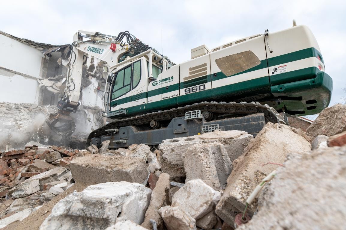 Gubbels haalt Liebherr R960 Demolition van Las Vegas naar Brabant