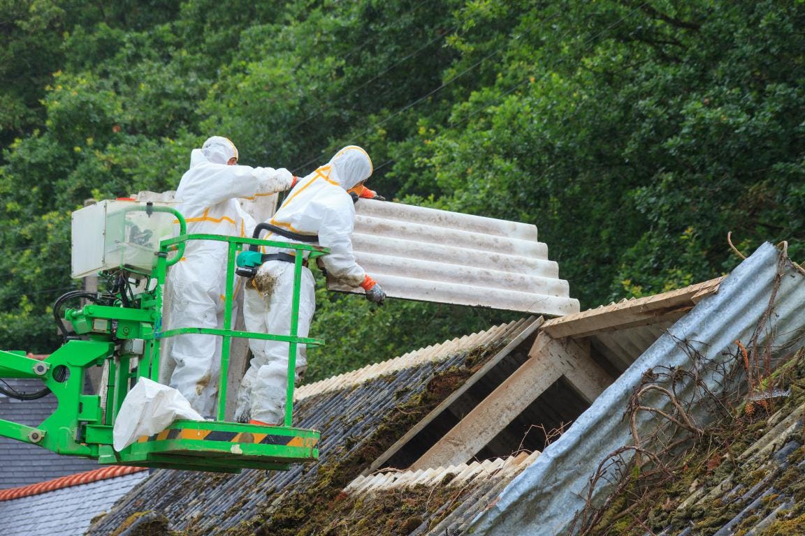 Inspectie legt asbestverwijderaar stil na 85.000 euro aan boetes