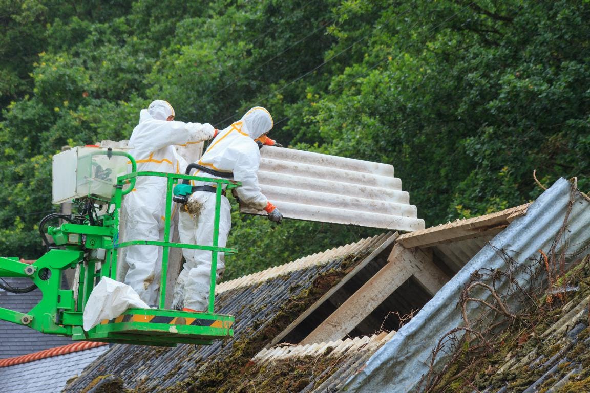 Inspectie legt asbestverwijderaar stil na 85.000 euro aan boetes