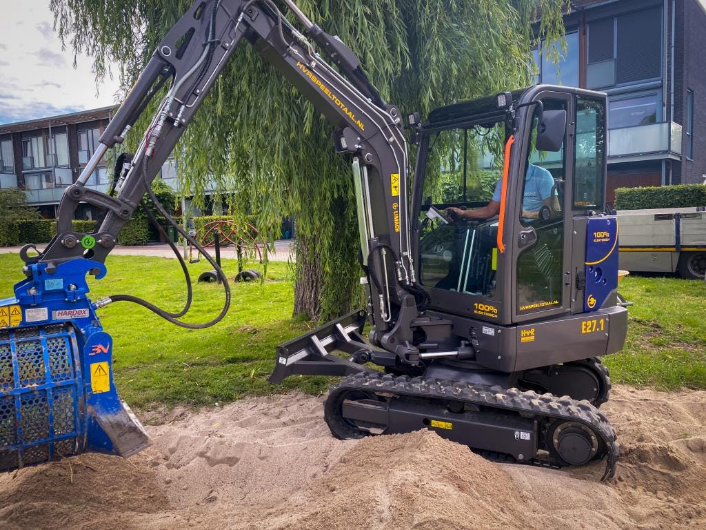 Primeur voor Limach: een elektrische 3-tons rupsgraafmachine