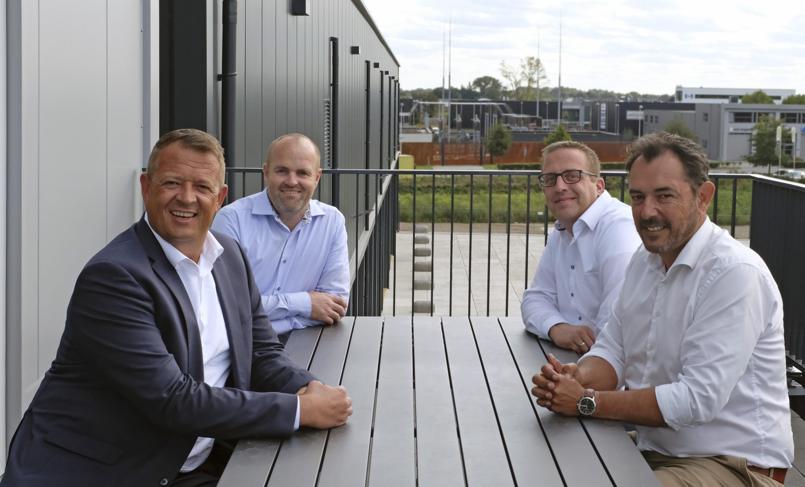 V.l.n.r: Bernhard Zoutewelle (managing director), Arjan van Gangelen (rental & sales manager), Jochem Nagel (aftersales manager) en Rob Laarhoven (finance manager). 