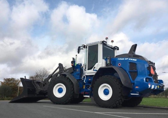 SMT levert bomvolle Volvo L70H wiellader aan Loon op Zand