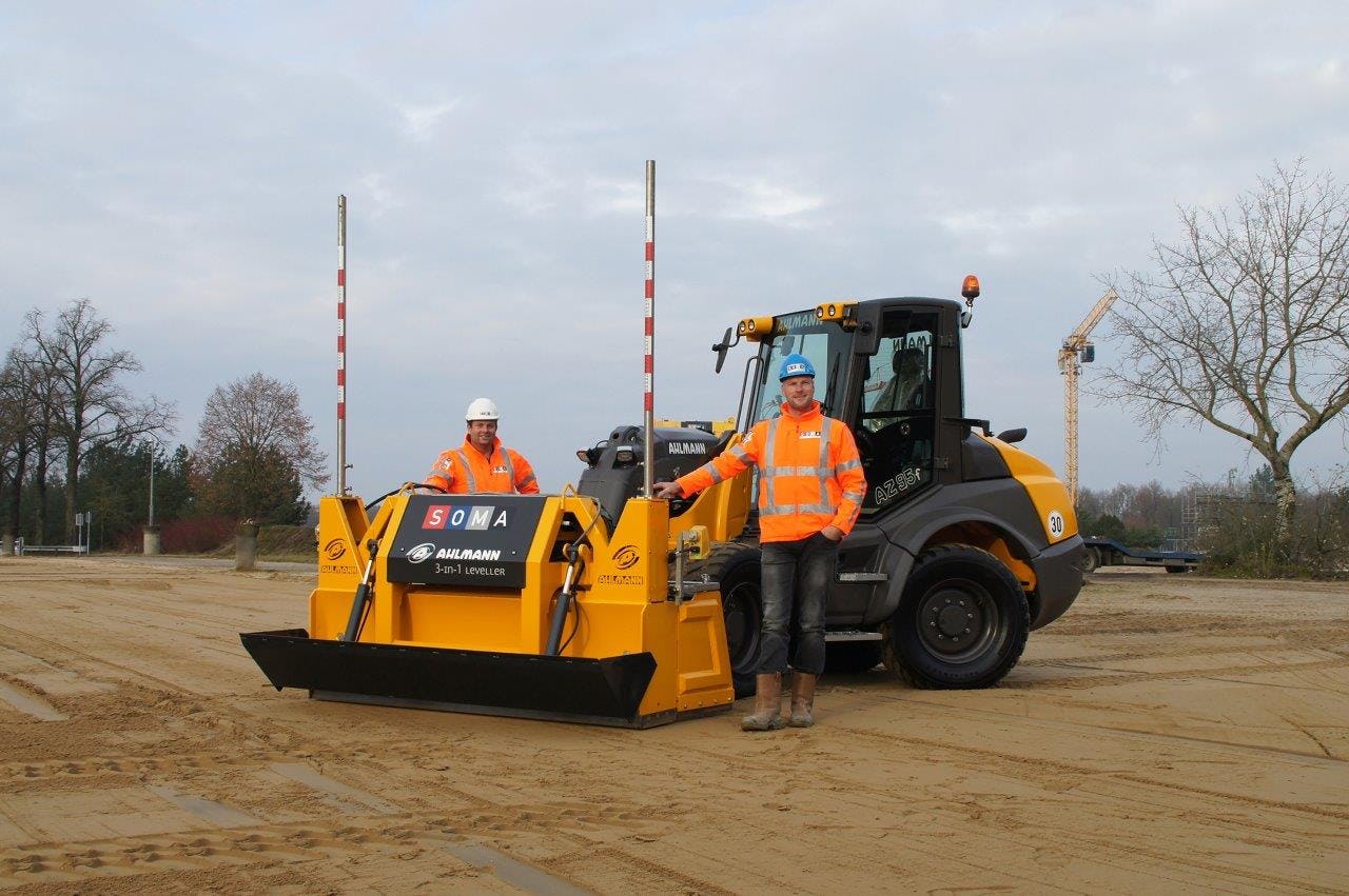 SOMA College neemt Ahlmann Zwenklader AZ 95f in gebruik