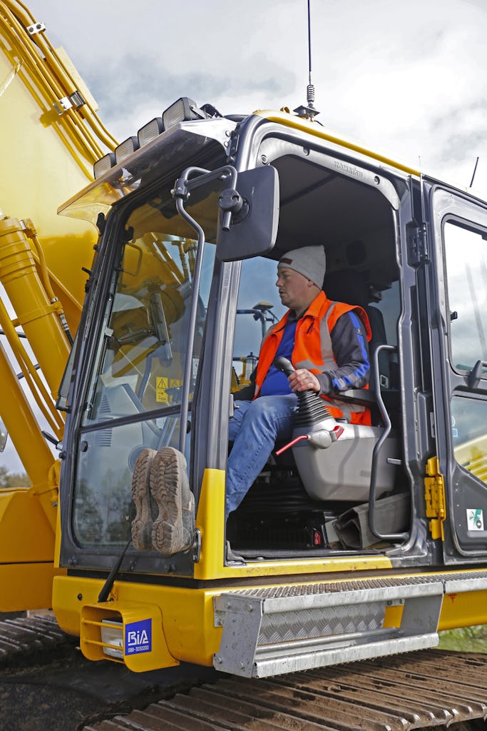 Komatsu PC210LCI
