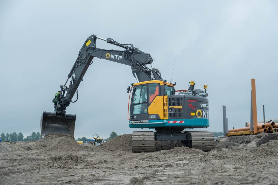 Volvo ECR235EL van NTP is een compacte rioolspecialist