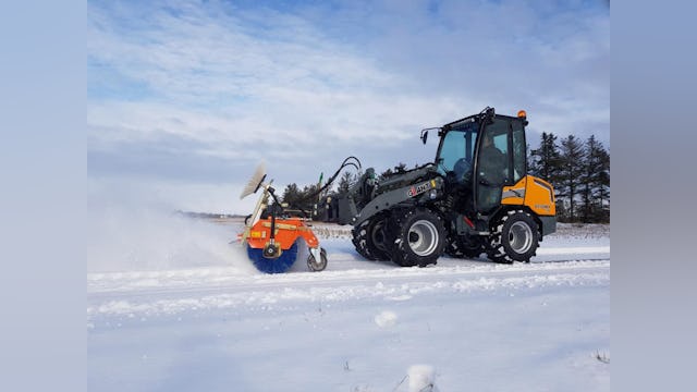 Sneeuw verwijderen met nieuwe Giant G2700 X-TRA HD+. Foto: Evert van den Broek