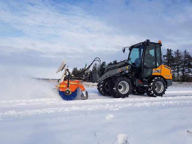 Sneeuw verwijderen met nieuwe Giant G2700 X-TRA HD+. Foto: Evert van den Broek