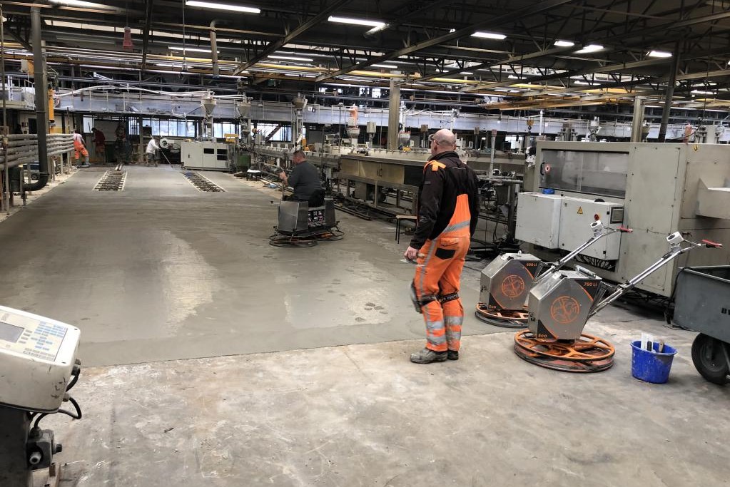 Het is veel veiliger werken met een accu-aangedreven vlindermachine, omdat de machine geen uitstoot heeft.