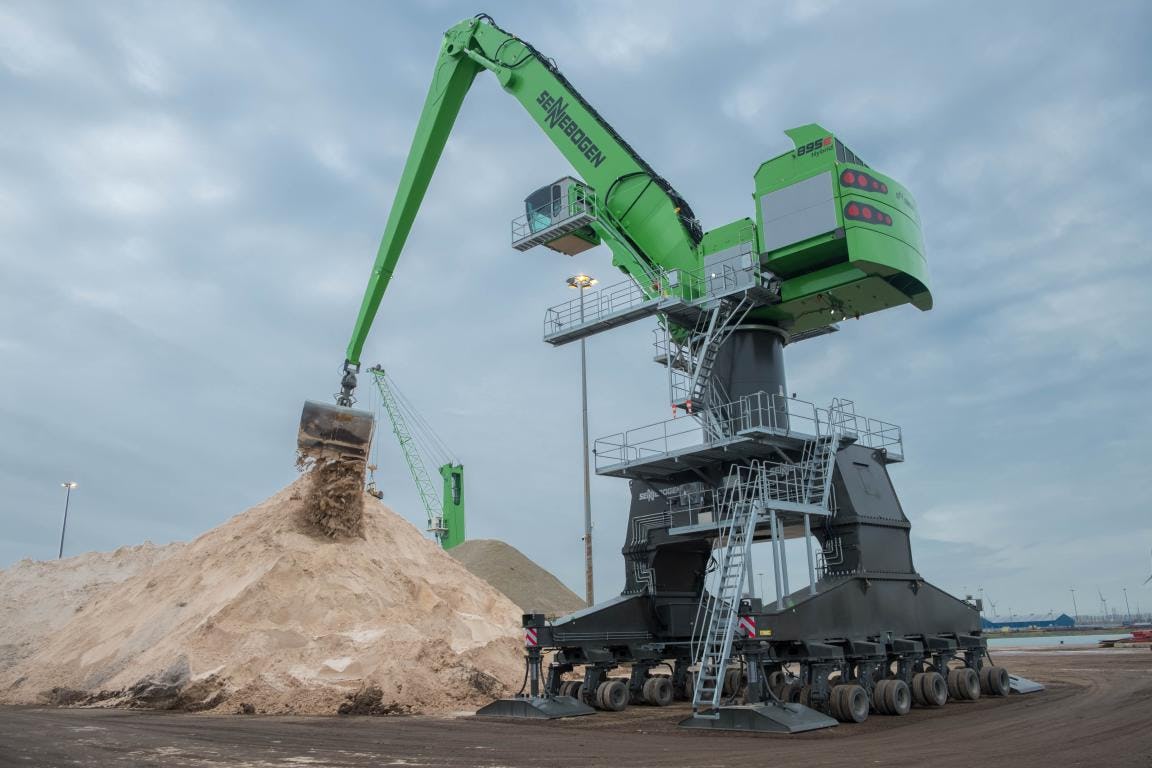 De Hulk in bulk; 's werelds grootste hydraulische overslagmachine draait bij BTZ