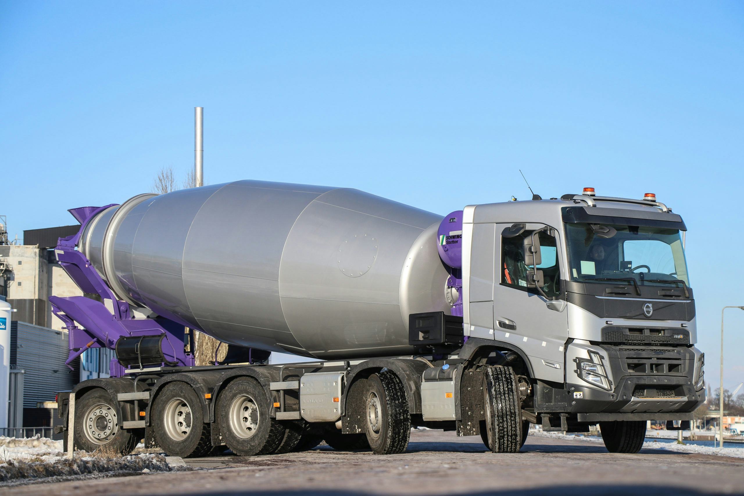 Mixtrans / Loosman Betonpompen in Steenwijk stelde hun nieuwe Volvo FMX 10x4 met Stetter mixeropbouw beschikbaar voor de BouwMachines Praktijktest.