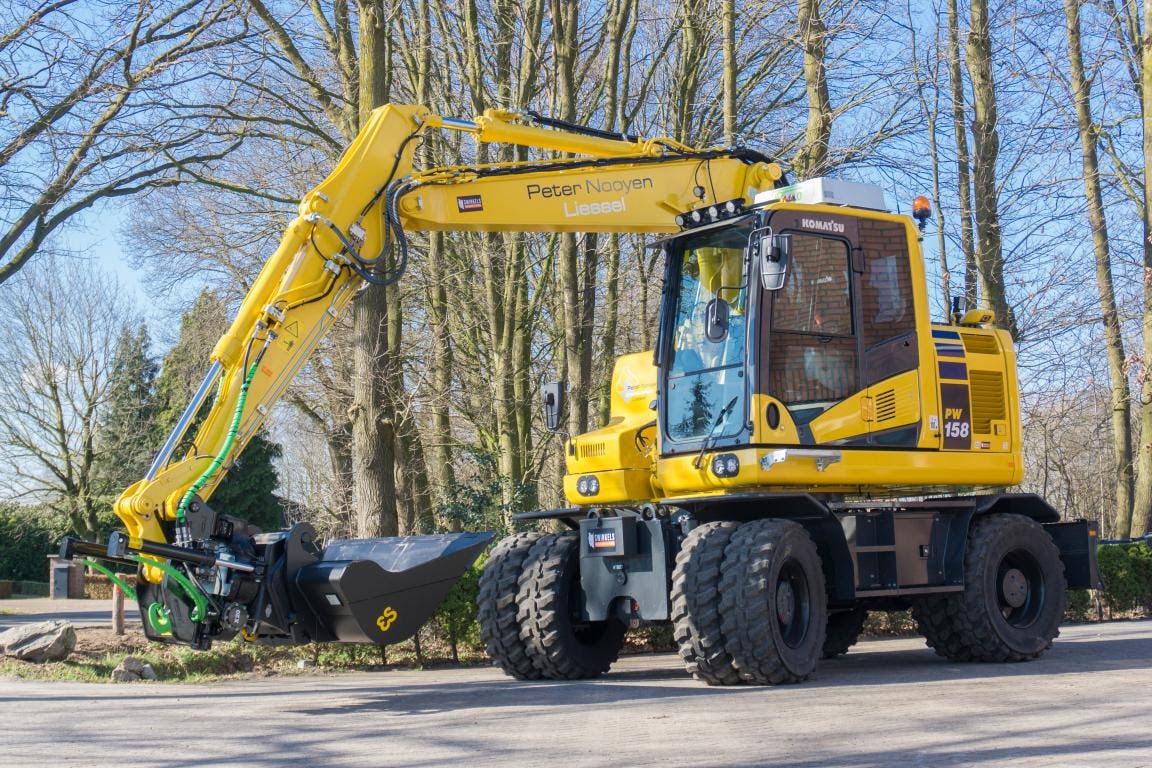 Peter Nooyen heeft primeur met Komatsu PW158-11