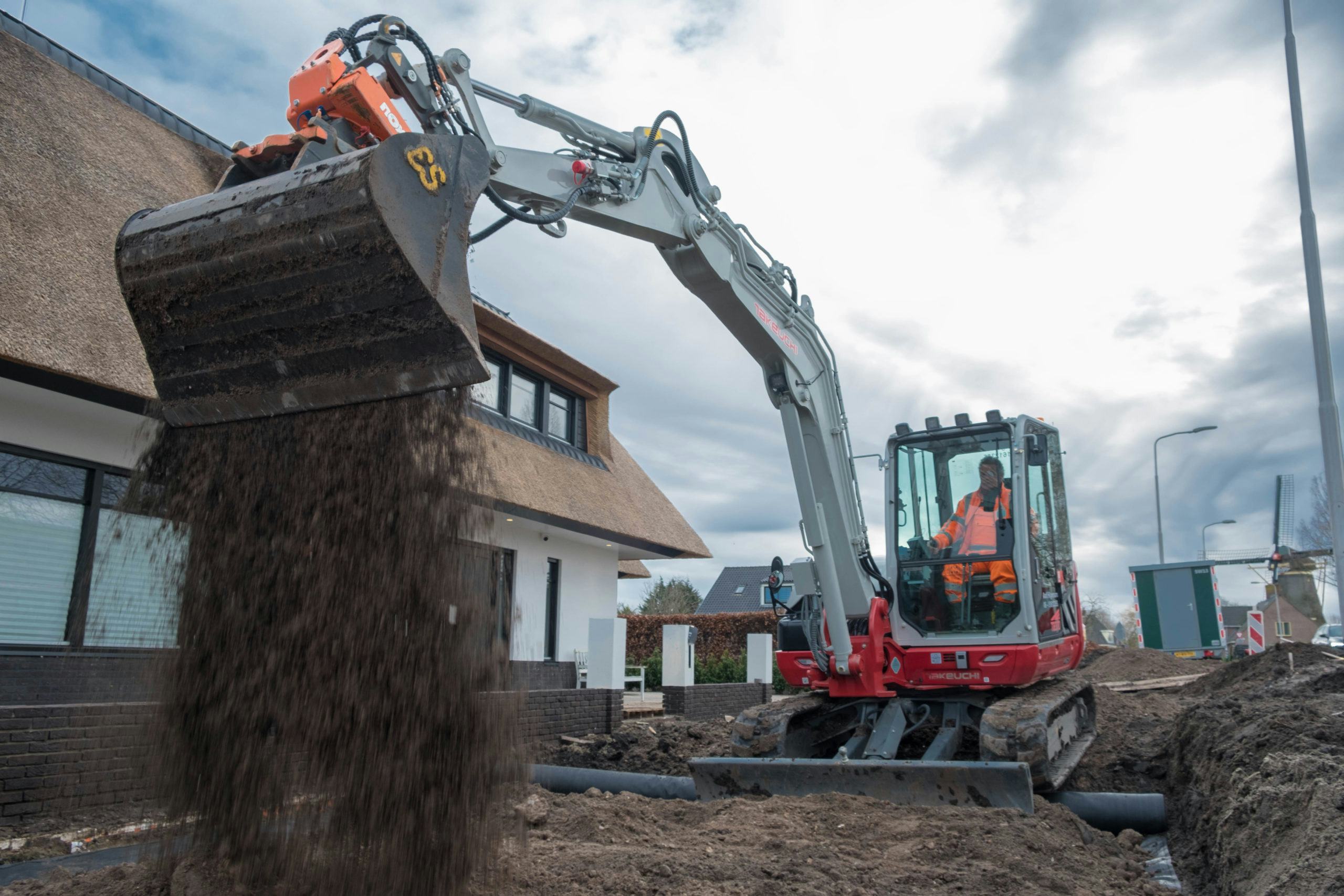 Takeuchi TB370 met NOX draaikantelstuk is voor Aad Hilgersom de perfecte combi