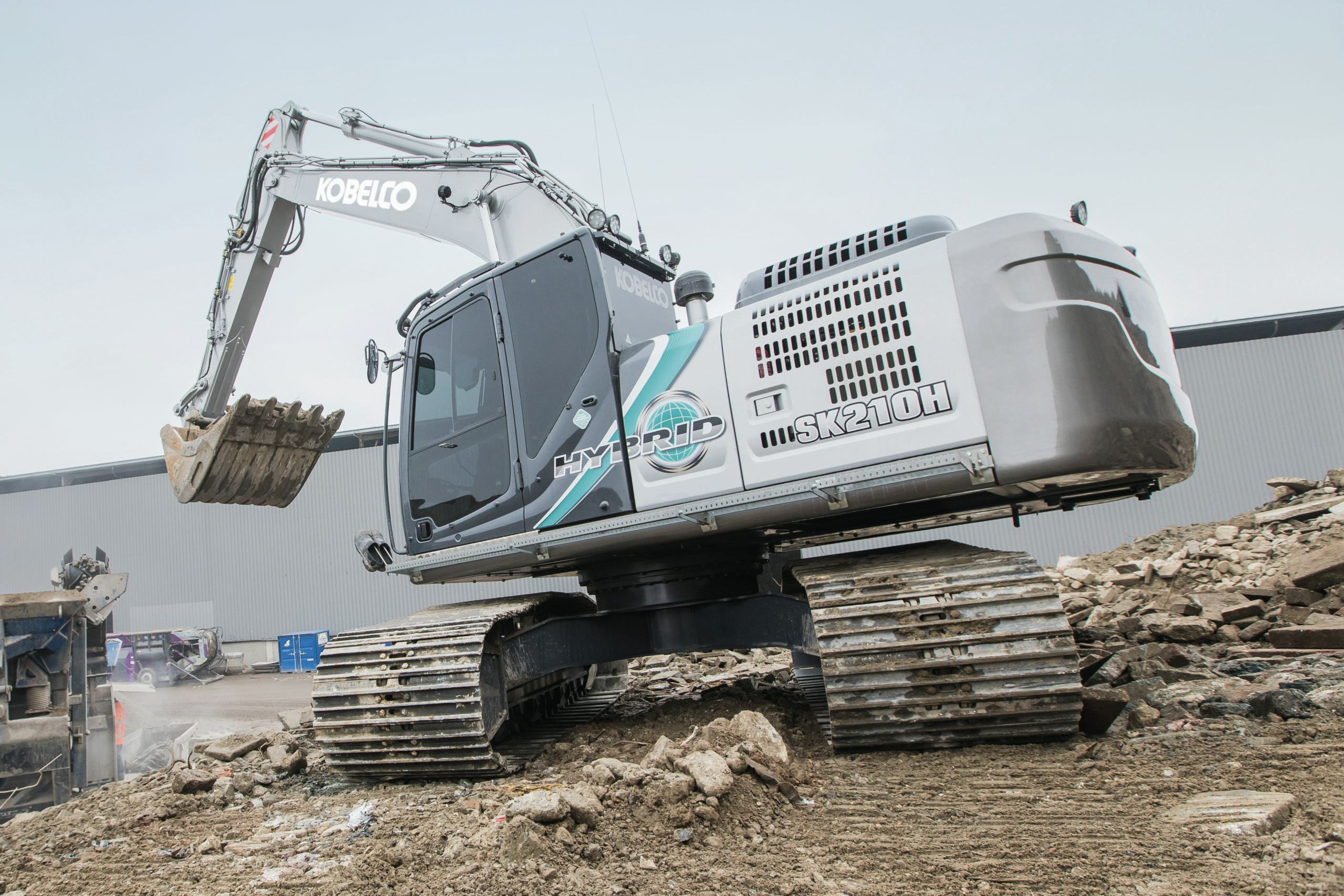 Voor nieuwe hybride machines is het bepalen van de milieukostenindicator volgens Rijkswaterstaat nog lastig omdat de onderliggende levenscyclusanalyse niet bekend is.