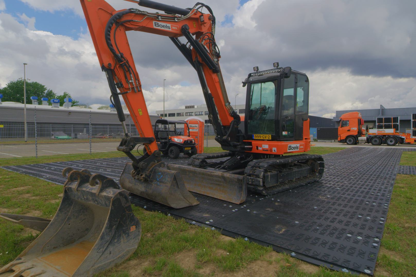 Boels Rental investeert in nieuwe koppelbare kunststof rijplaten