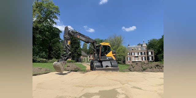 Onderbaan maken met een Volvo EWR150E. Foto: Harry Leuverink