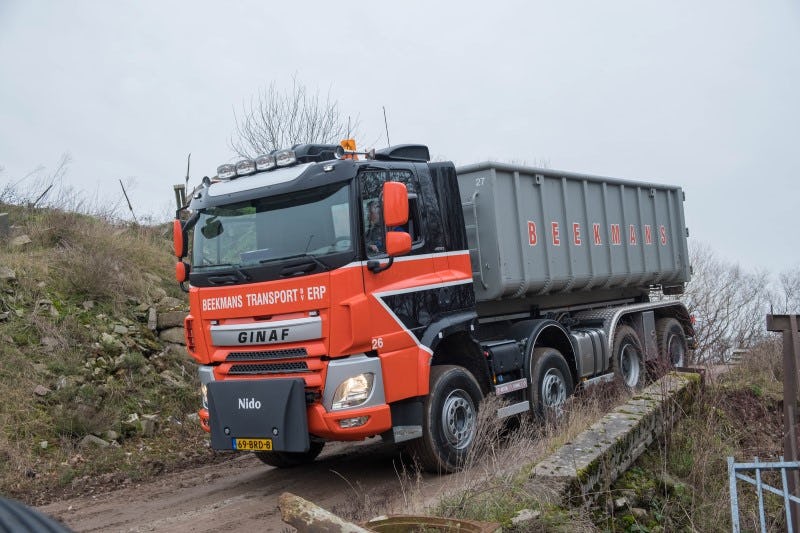 Ginaf 8x4 containerwagen van Beekmans Transport is 'verdraaid handig'