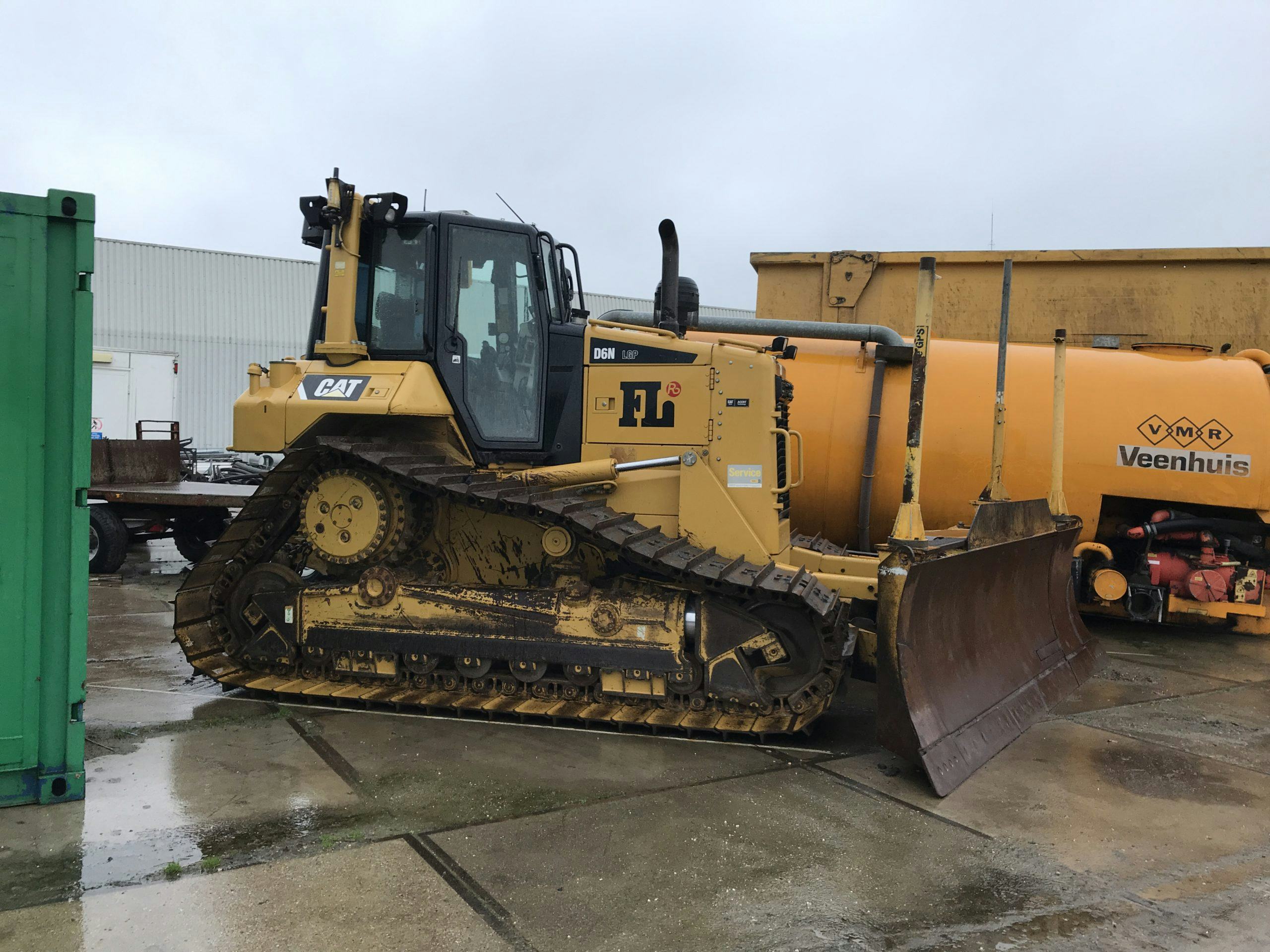 De bulldozer die door middel van het MMT retrofit concept wordt omgebouwd naar een emissievrije bulldozer.