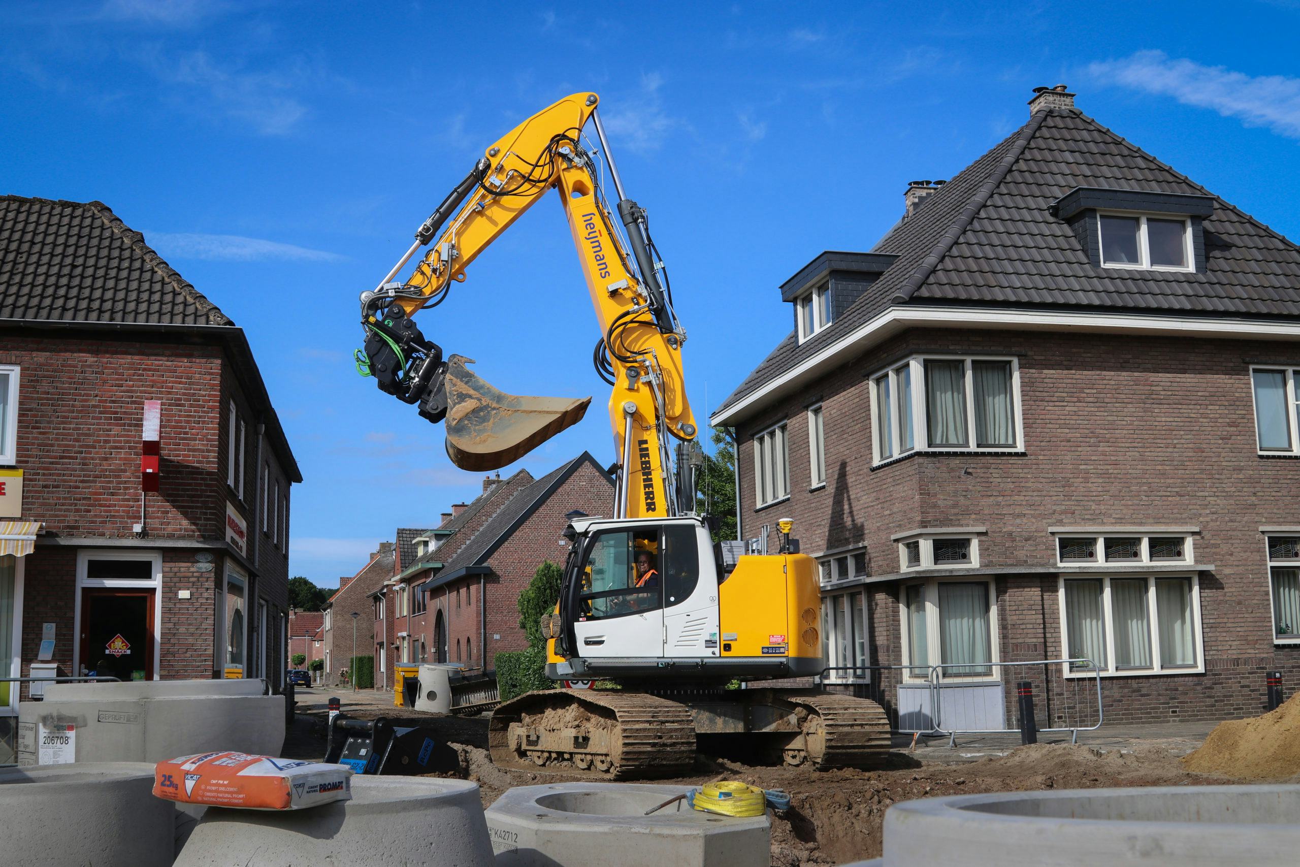 Zeer complete 36-tons Liebherr van Heijmans is lenige krachtpatser