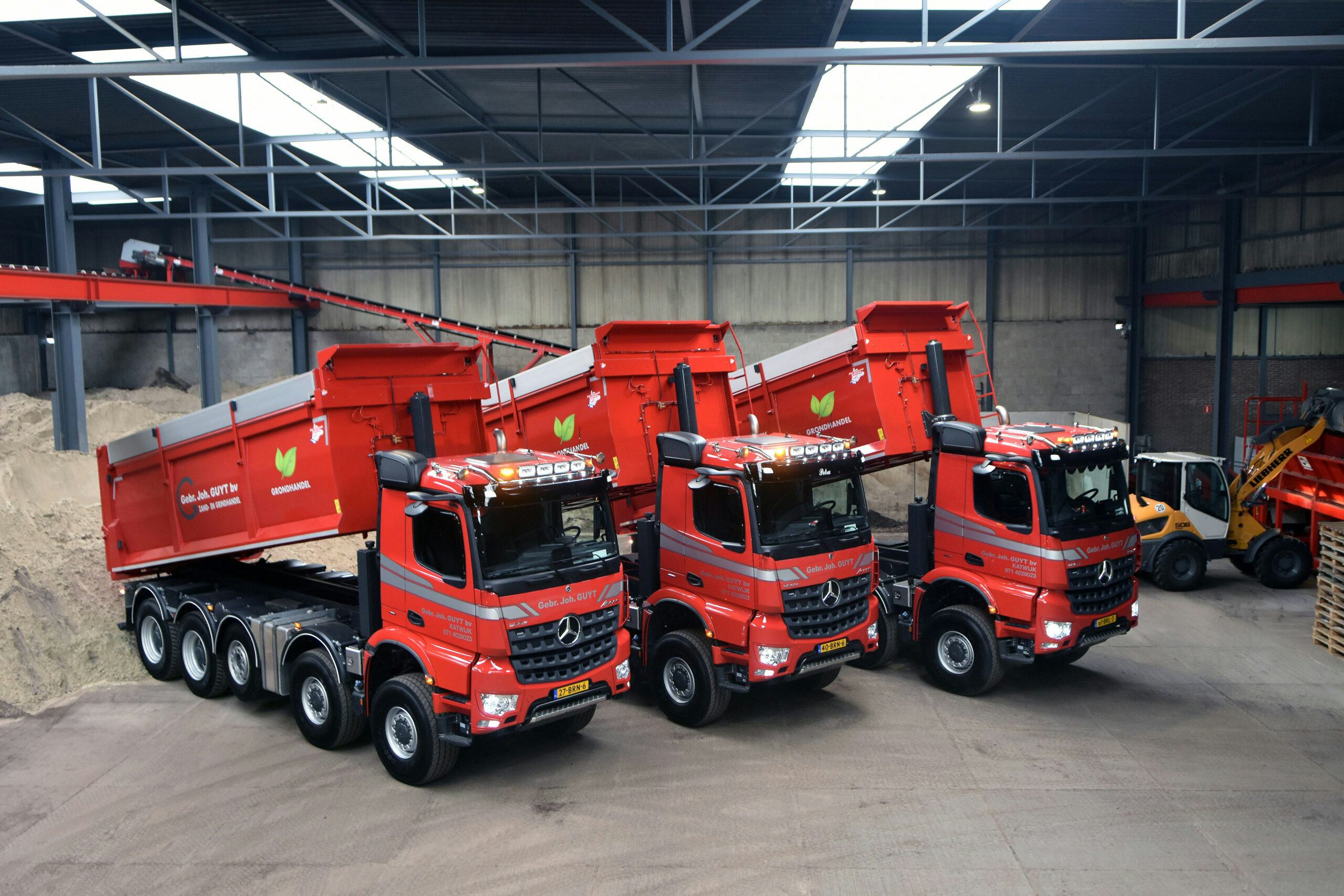 Compacte Mercedes-Benz Arocs 10x8 voor Guyt