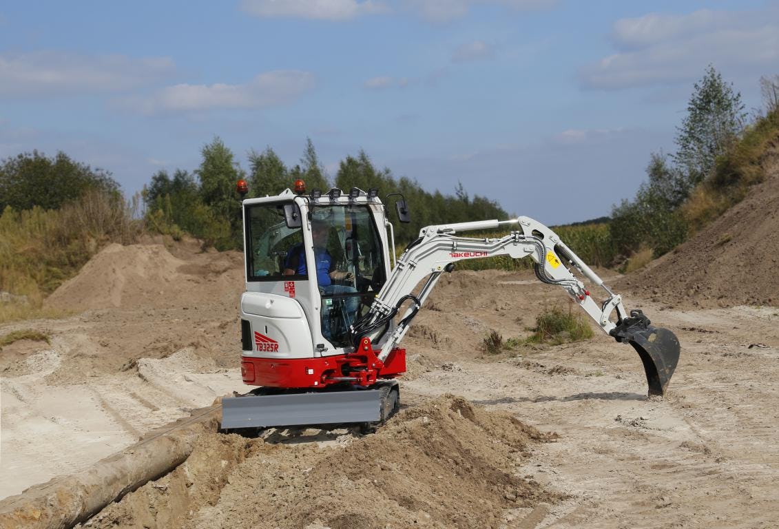 PARTNERTEST | Takeuchi TB325R: Krachtpatser met manieren
