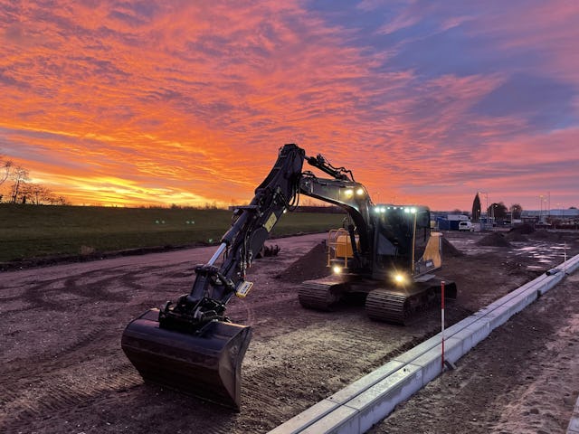 Volvo EC140E van Gebr. Olieman uit Reeuwijk. Foto: Jordi Ruitenburg