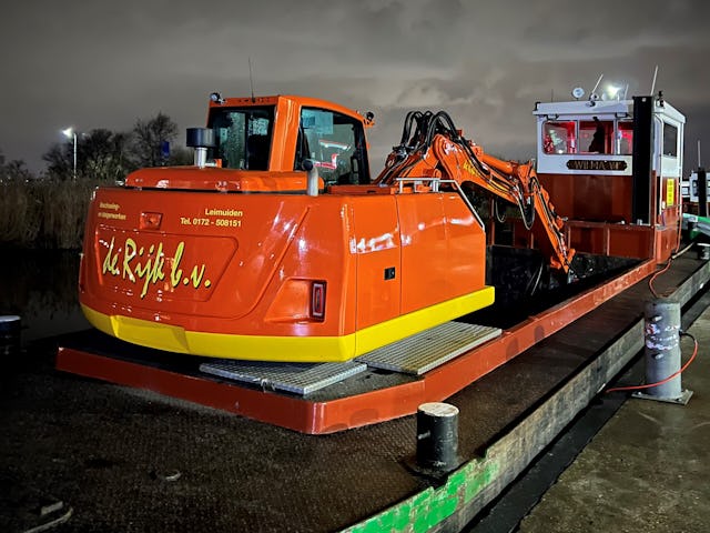 Atlas 140W gemonteerd op kraan-beunschip de Wilma VI. (Foto: Jordy de Rijk)