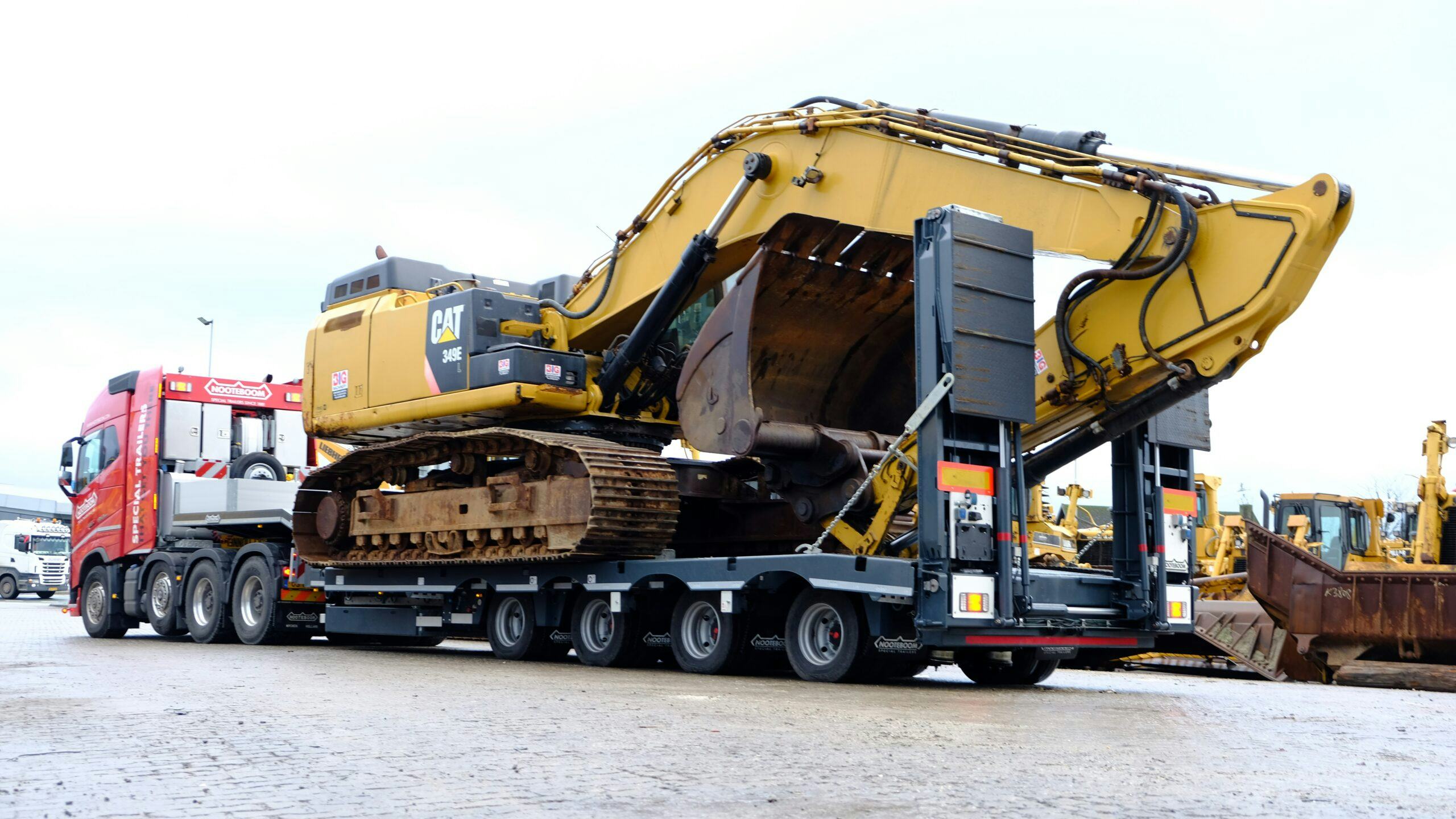 Nooteboom semidieplader met hydraulische verbreding