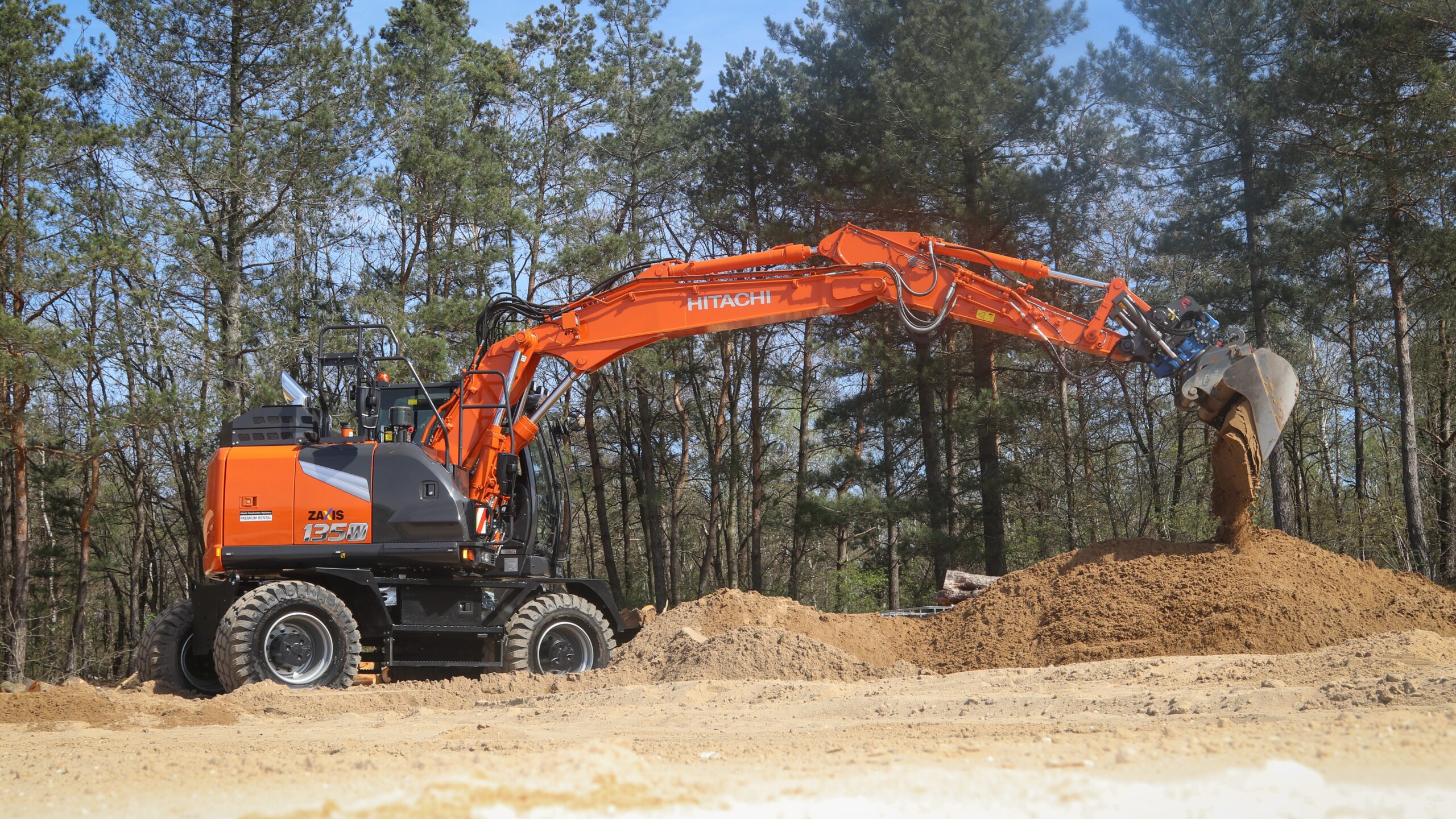 Praktijktest | Hitachi speelt met ZX135W-7 slim in op trend naar