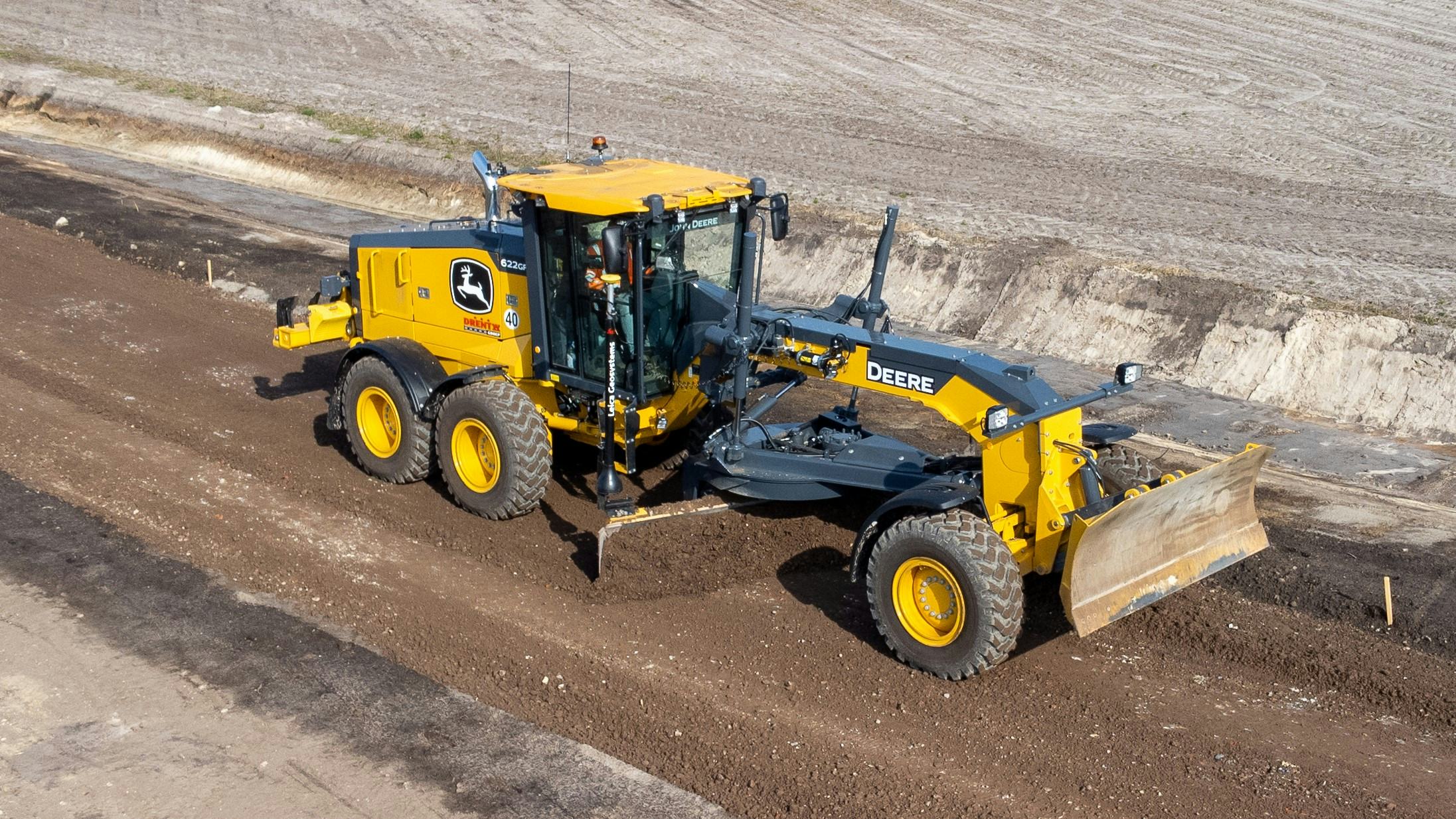 De John Deere 622GP is een zeer compleet uitgevoerde grader.