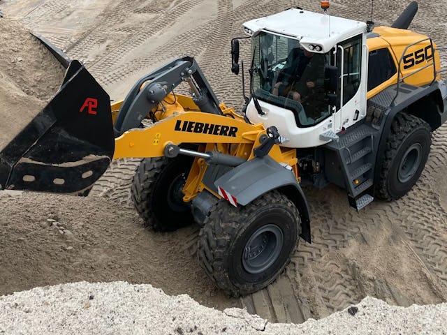 Liebherr L550 in de zandput van Jatra Drachten. (Foto: Gerard Nabring)