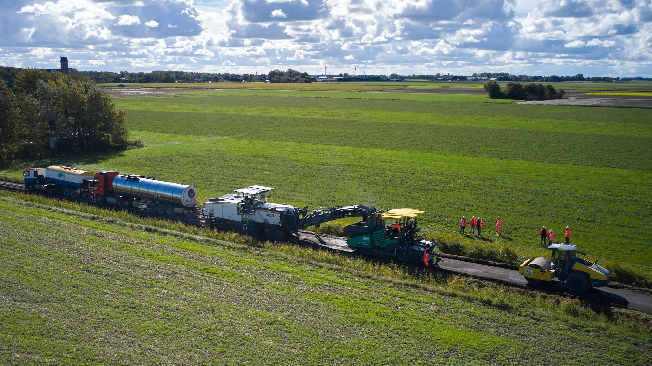 KWS maakt eerste meters met koud-asfaltrecyclingtrein